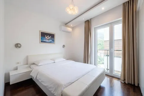 Rent, two bedroom apartment, 91m², Bečići, Budva - image 6