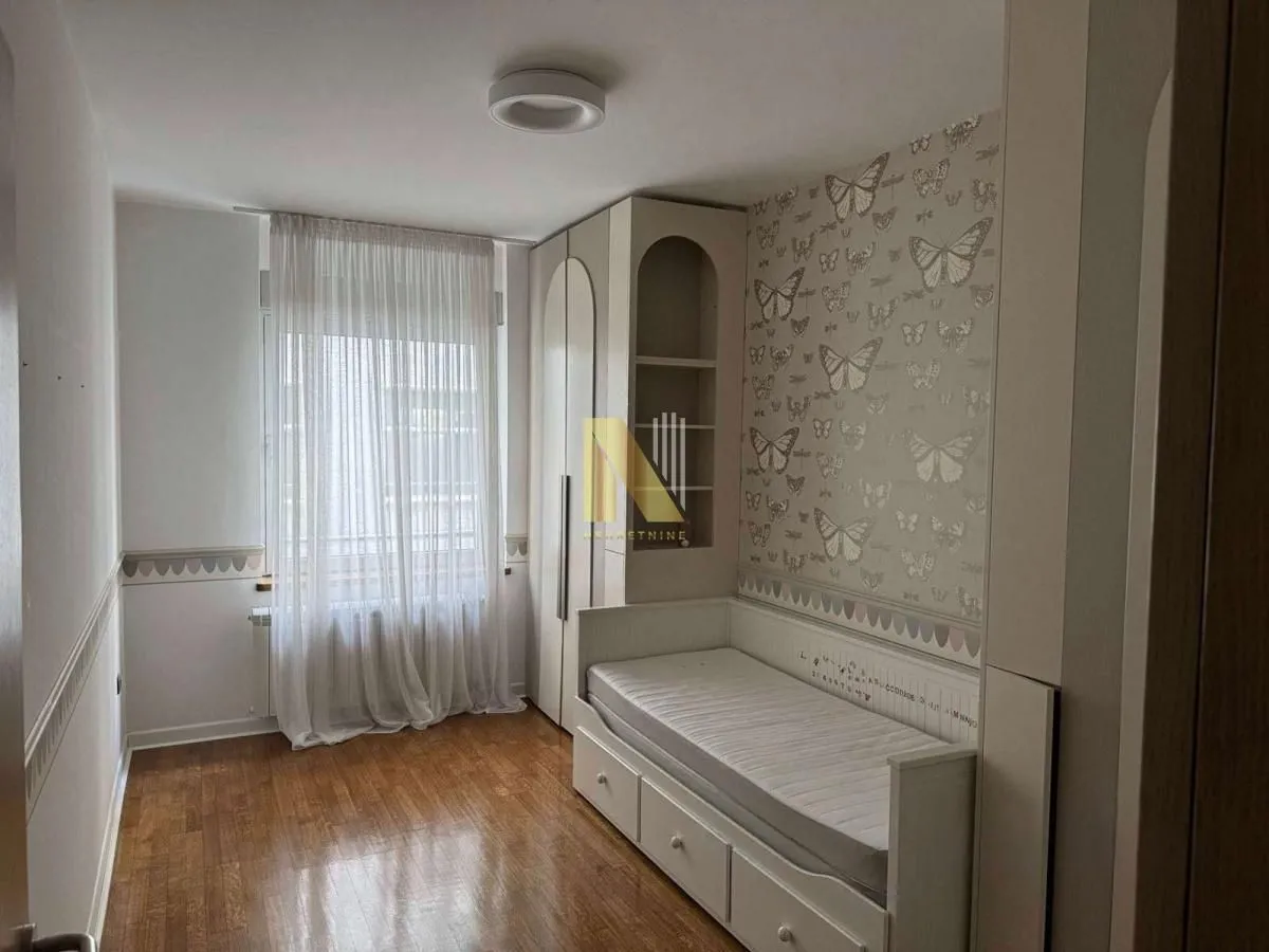 Izdavanje, četvorosoban stan, 136m², Spens, Novi Sad Sve Podlokacije