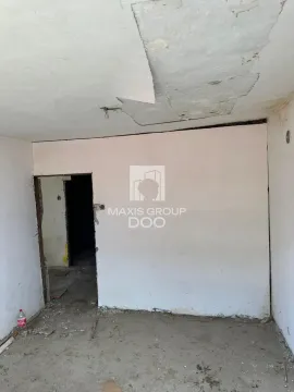 Pogled na nenamještenu prostoriju u toku renoviranja. - image 5
