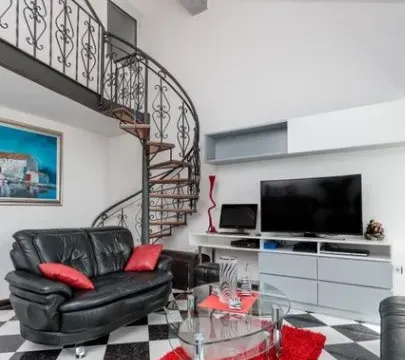 Izdavanje, trosoban stan, 80m², Dobrota, Kotor - image 8