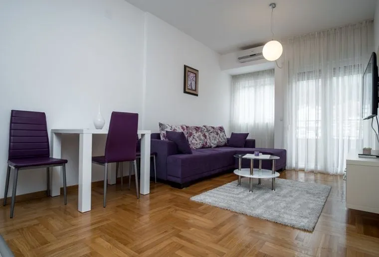Izdavanje, jednosoban stan, 40m², Centar, Budva