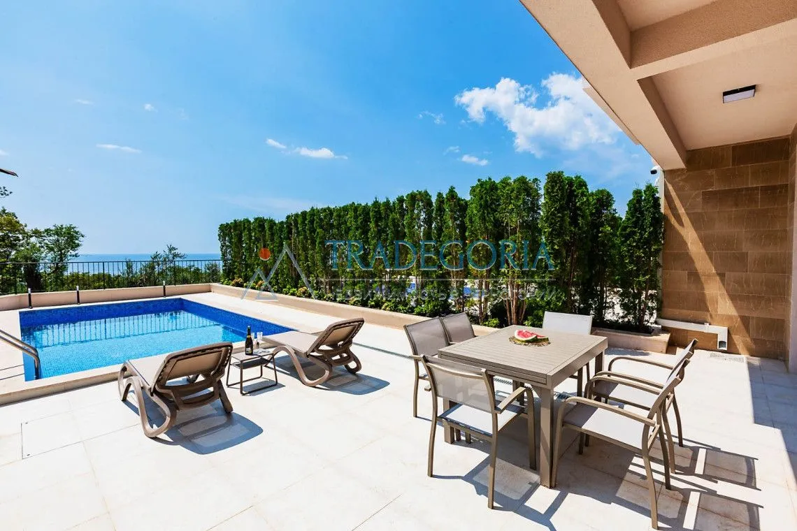 Prodaja, kuća, 223m², Reževići, Budva