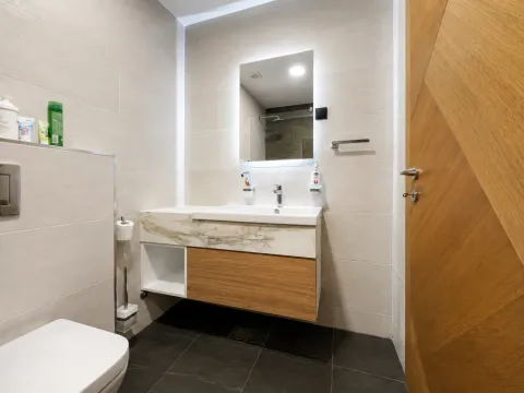 Izdavanje, dvosoban stan, 70m², Ljubović, Podgorica - image 12