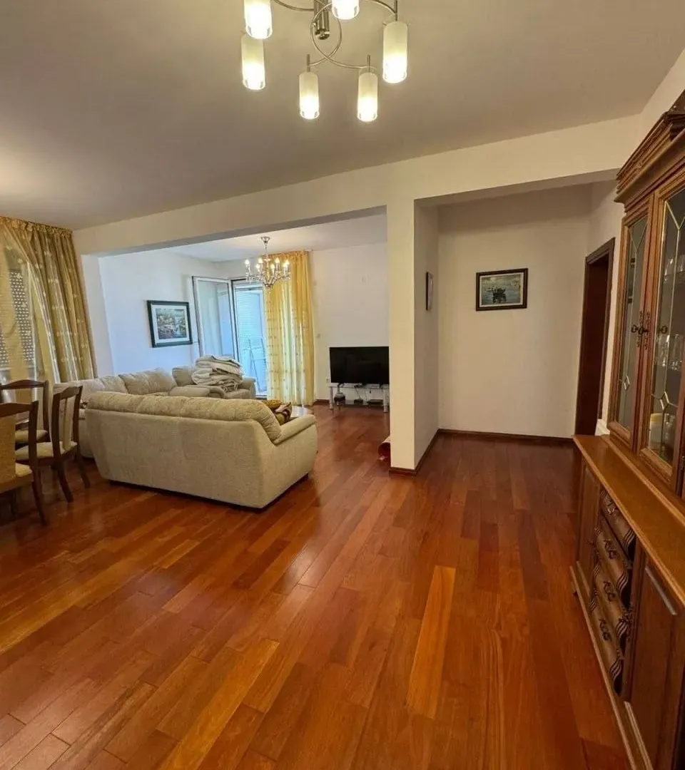 Prodaja, dvosoban stan, 100m², Centar, Bar