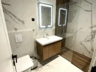 Izdavanje, trosoban stan, 82m², Bečići, Budva - image 11