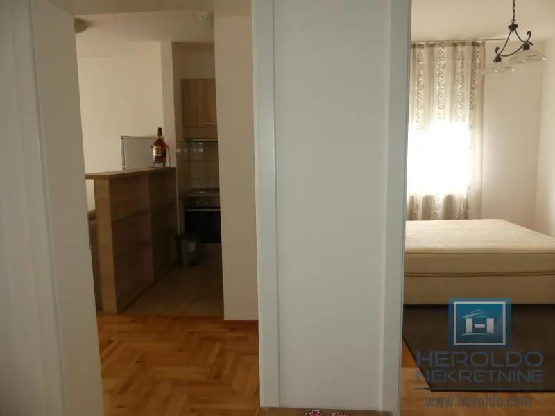 Prodaja, četvorosoban stan, 105m², Vašarište, Jagodina