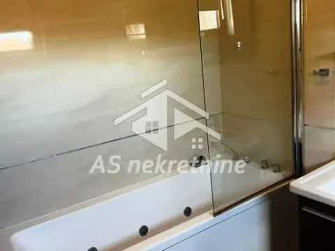 Izdavanje, trosoban stan, 100m², Stari Grad, Beograd - image 37