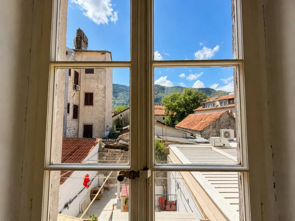 Prodaja, četvorosoban stan, 82m², Centar, Kotor