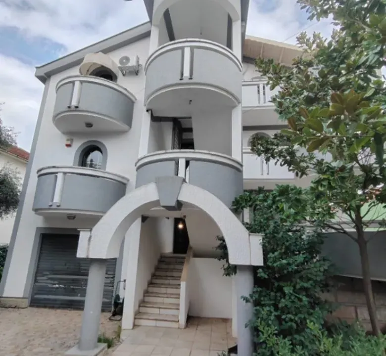 Rent, house, 400m², Dalmatinska ulica, Podgorica