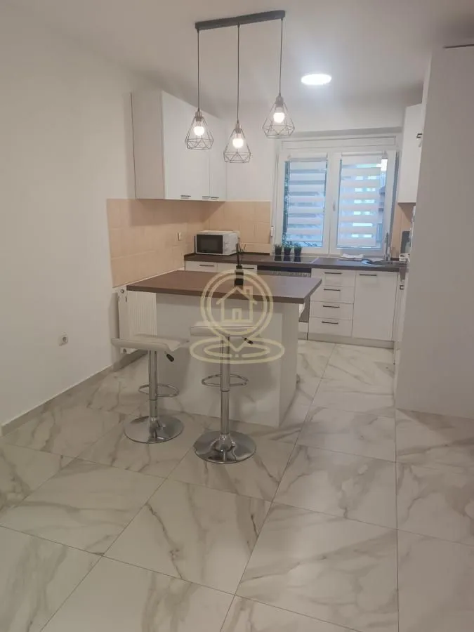 Izdavanje, jednosoban stan, 50m², Grbavica, Novi Sad Sve Podlokacije