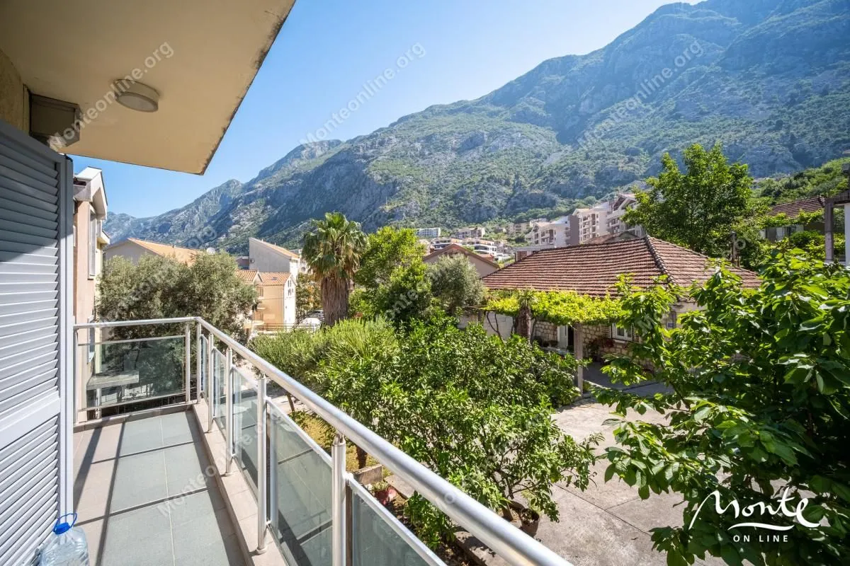 Prodaja, dvosoban stan, 81m², Dobrota, Kotor