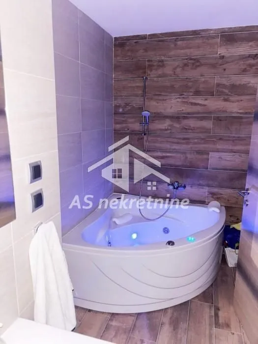Izdavanje, stan, 160m², Filmski Grad, Beograd