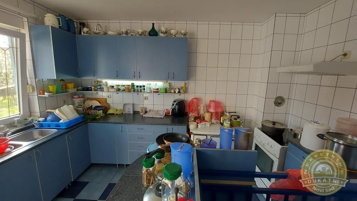 Prodaja, kuća, 340m², Veternik, Novi Sad Sve Podlokacije