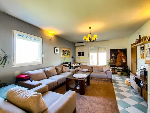 Prodaja, kuća, 150m², Tološi, Podgorica - image 17