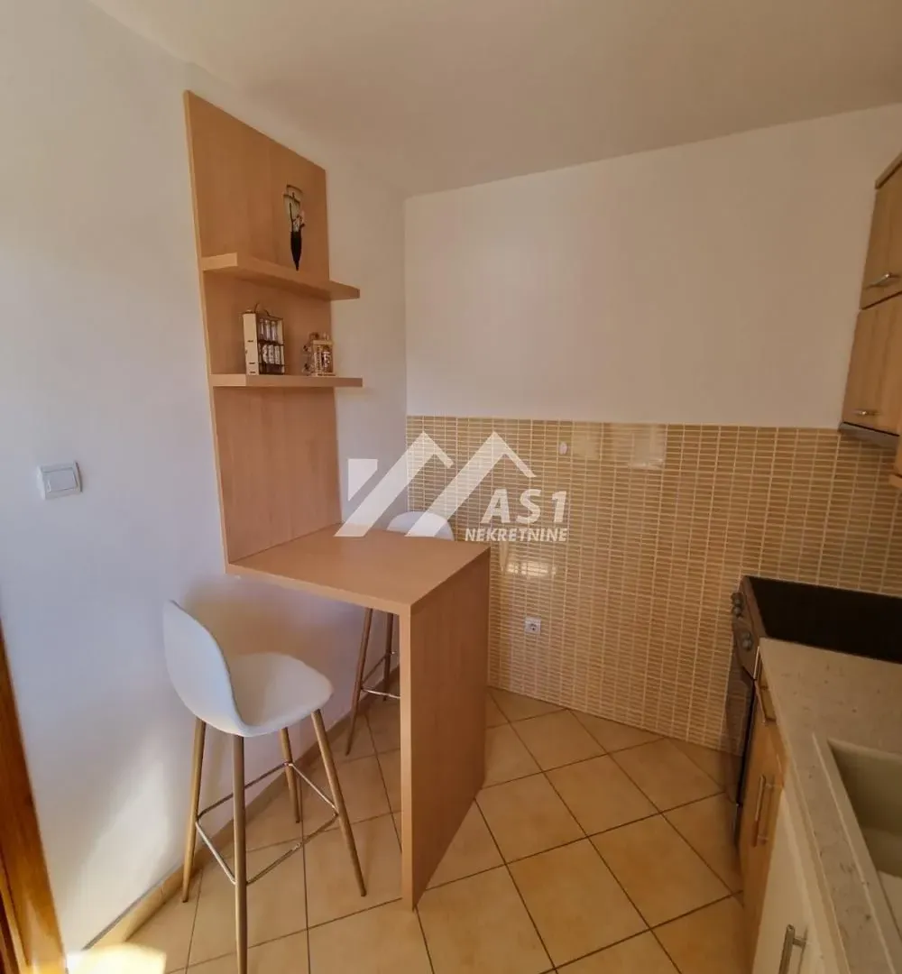 Izdavanje, dvosoban stan, 52m², Rotkvarija, Novi Sad Sve Podlokacije
