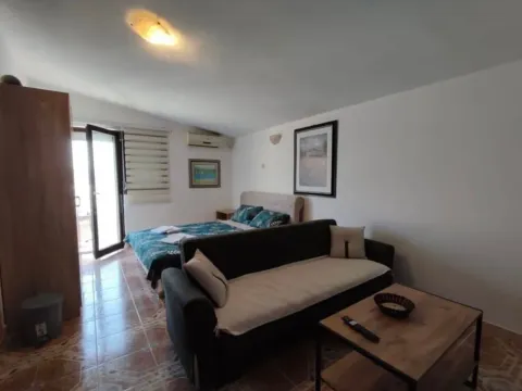 Rent, studio apartment, 30m², Šušanj, Bar - image 5