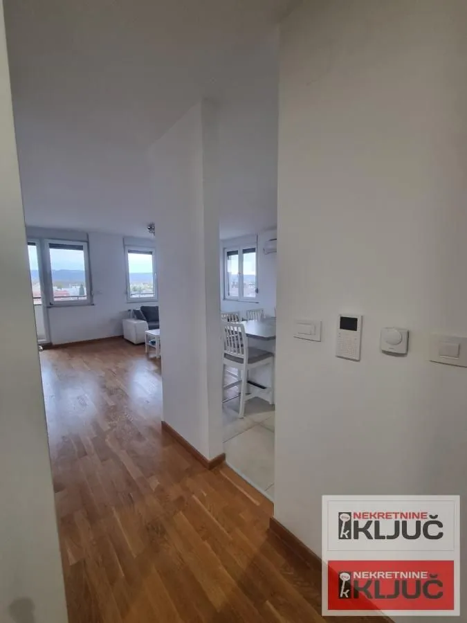 Prodaja, trosoban stan, 82m², Bulevar patrijarha Pavla, Novi Sad Sve Podlokacije