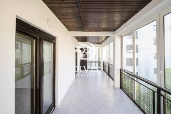 Izdavanje, kuća, 550m², Autokomanda, Voždovac Sve Podlokacije