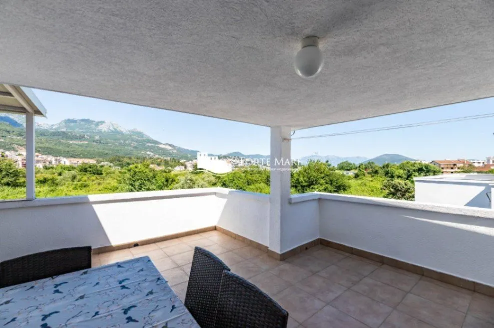 Prodaja, trosoban stan, 94m², Herceg Novi, Crna Gora