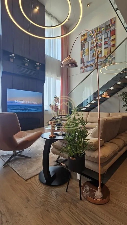 Izdavanje, četvorosoban stan, 161m², Savski Venac, Beograd