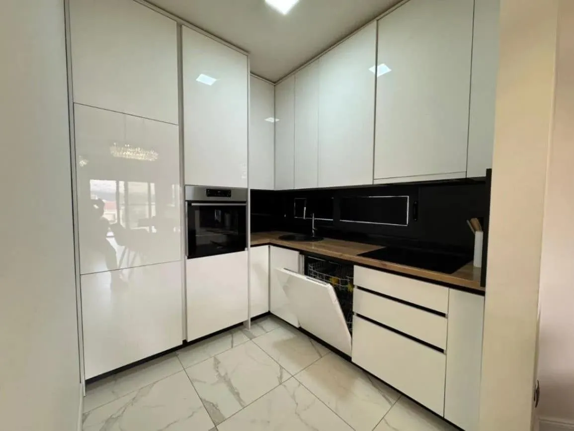 Izdavanje, trosoban stan, 130m², Dalmatinska ulica, Podgorica