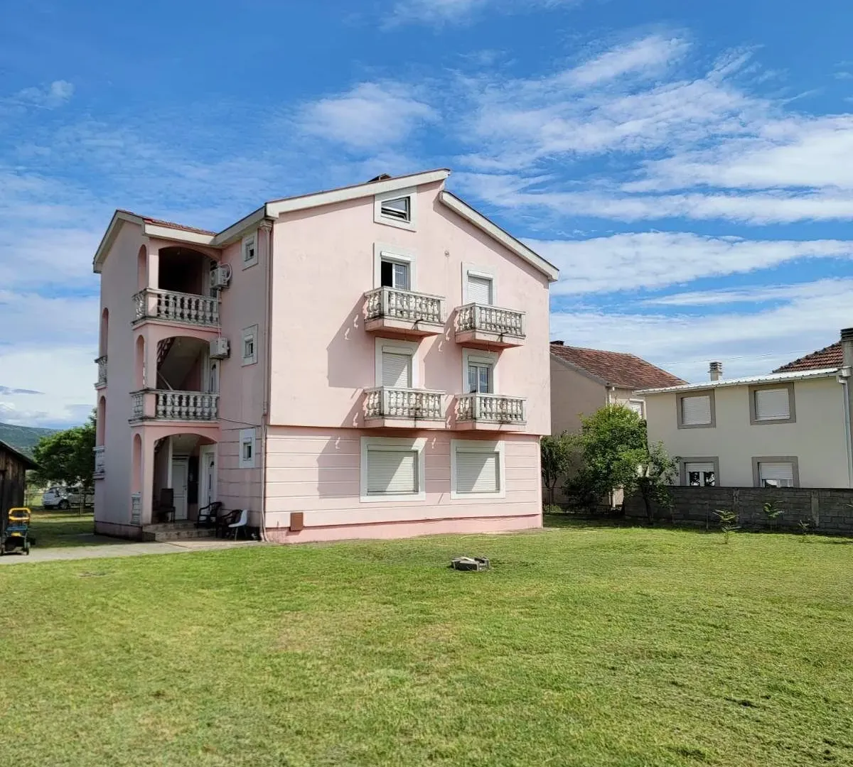 Rent, house, 230m², Zlatica, Podgorica