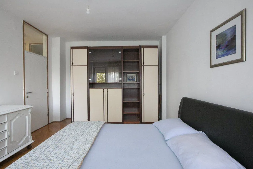 Izdavanje, dvosoban stan, 85m², Centar, Podgorica