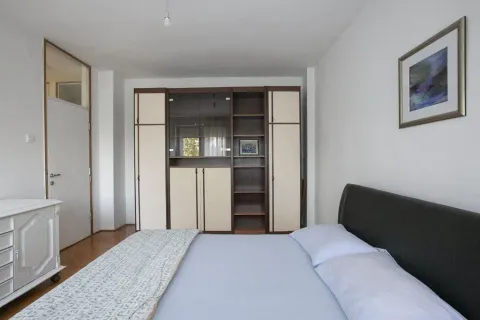 Izdavanje, dvosoban stan, 85m², Centar, Podgorica - image 15