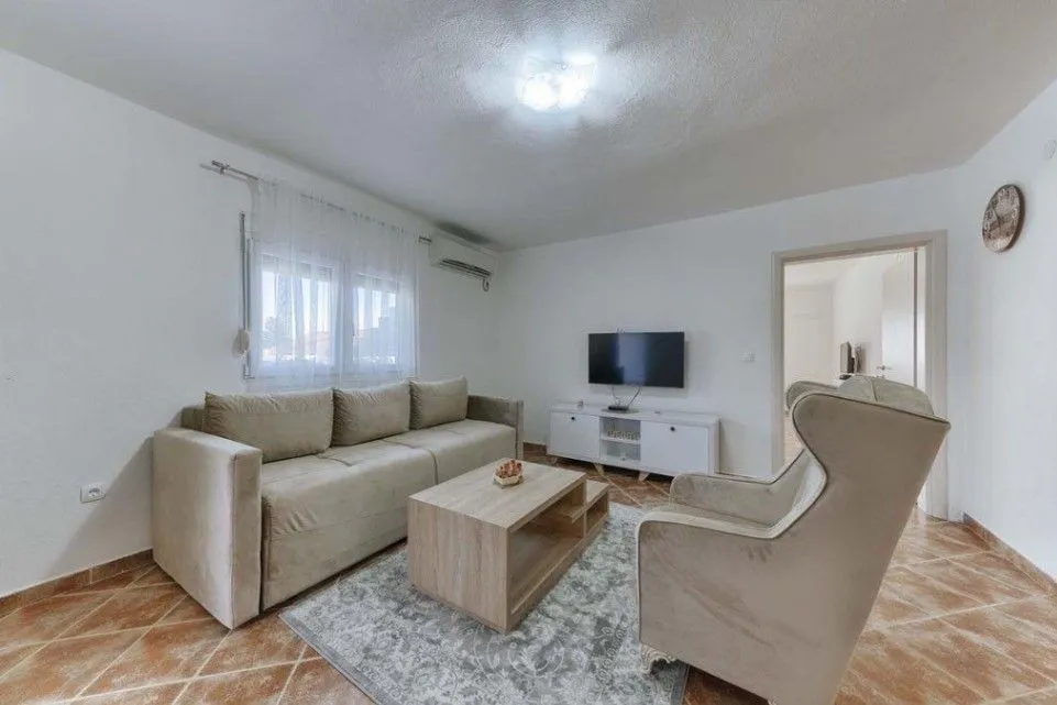 Izdavanje, jednosoban stan, 55m², Dobre Vode, Bar