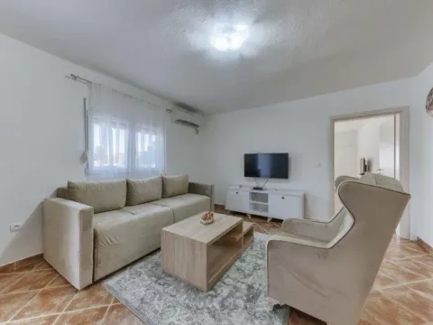Izdavanje, jednosoban stan, 55m², Dobre Vode, Bar