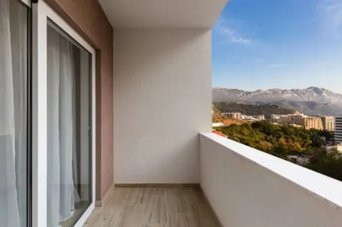 Rent, two bedroom apartment, 80m², Bečići, Budva - image 7