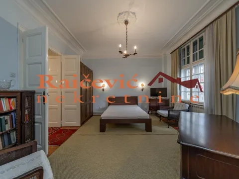 Prodaja, četvorosoban stan, 120m², Centar, Stara Pazova - image 7