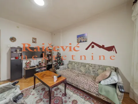 Sale, two bedroom apartment, 65m², Zemun Centar, Zemun Sve Podlokacije - image 3