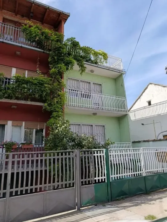 Prodaja, kuća, 190m², Salajka, Novi Sad Sve Podlokacije