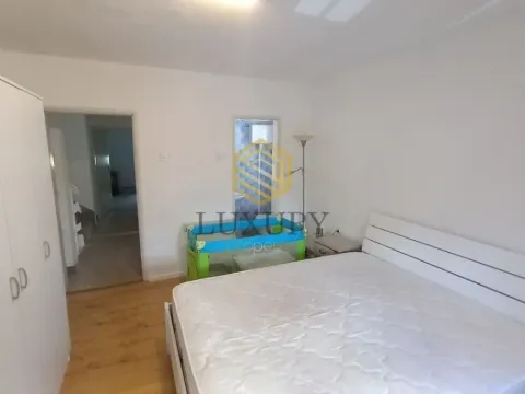 Izdavanje, kuća, 200m², Tološi, Podgorica - image 10