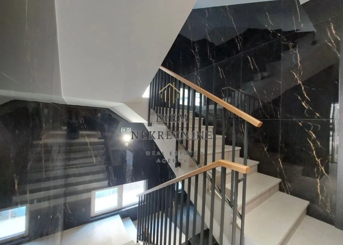 Prodaja, dvosoban stan, 55m², Dobrota, Kotor