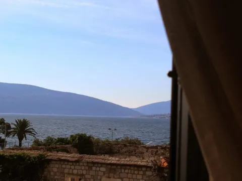 Prodaja, jednosoban stan, 50m², Tivat, Crna Gora