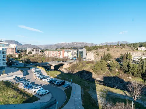 Izdavanje, trosoban stan, 120m², Momišići, Podgorica - image 11