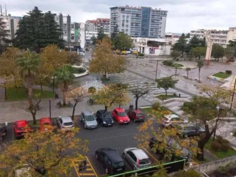 Prodaja, dvosoban stan, 80m², Centar, Bar - image 1