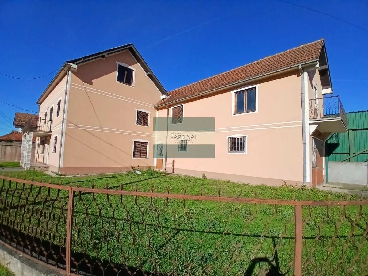 Sale, house, 536m², XI Kongres, Paraćin