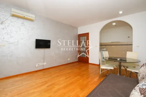 Rent, one bedroom apartment, 50m², City Kvart, Podgorica - image 1