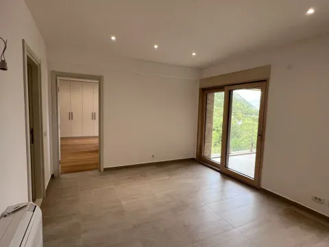 Sale, five bedroom apartment, 198m², Kotor, Crna Gora - image 7