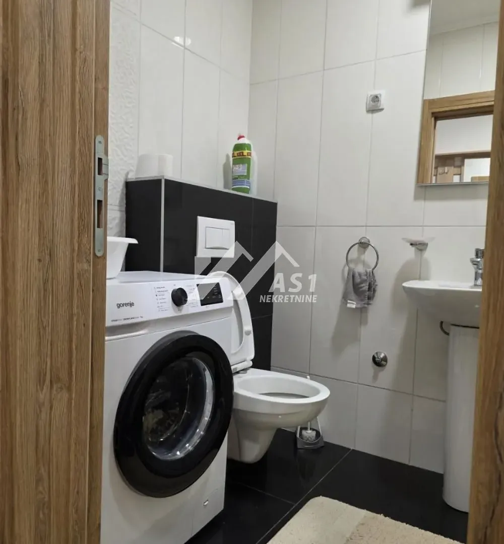 Izdavanje, jednosoban stan, 40m², Salajka, Novi Sad Sve Podlokacije