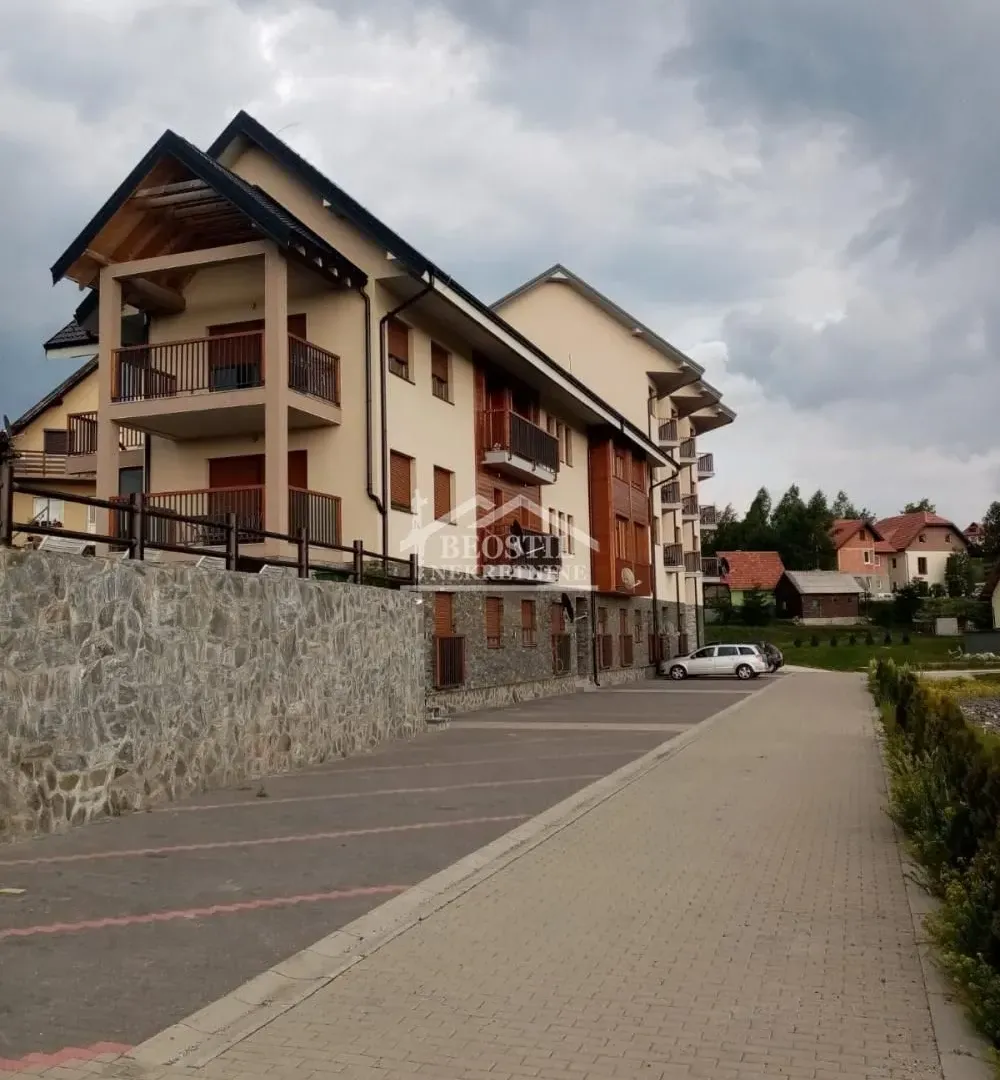 Prodaja, trosoban stan, 39m², Centar, Čajetina