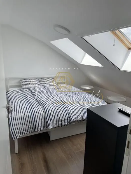 Prodaja, četvorosoban stan, 78m², Centar, Novi Sad