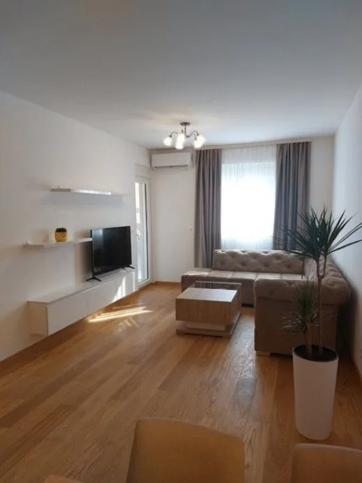 Izdavanje, jednosoban stan, 48m², New City, Podgorica