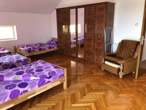 Izdavanje, trosoban stan, 112m², Centar, Inđija - image 3