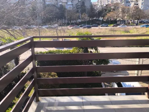 Izdavanje, jednosoban stan, 40m², Dalmatinska ulica, Podgorica - image 1