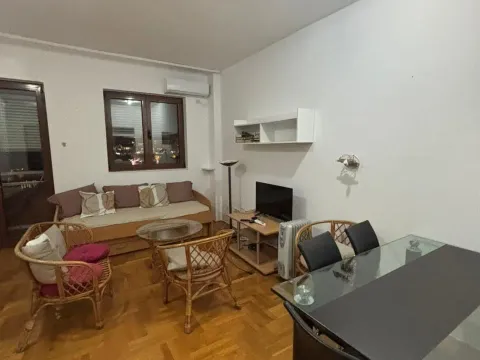 Rent, one bedroom apartment, 30m², Preko Morače, Podgorica - image 2