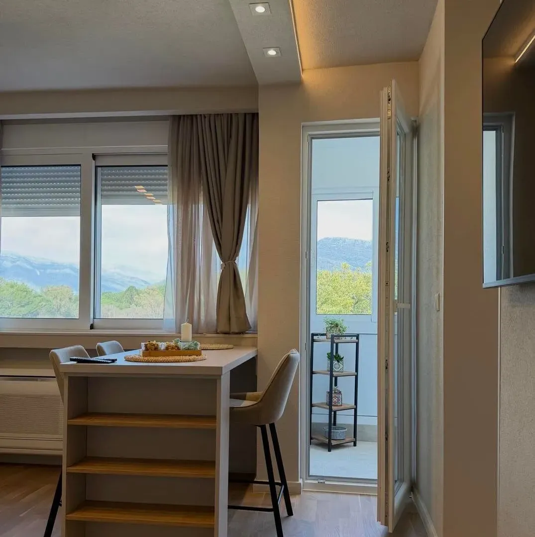 Izdavanje, jednosoban stan, 45m², Centar, Tivat